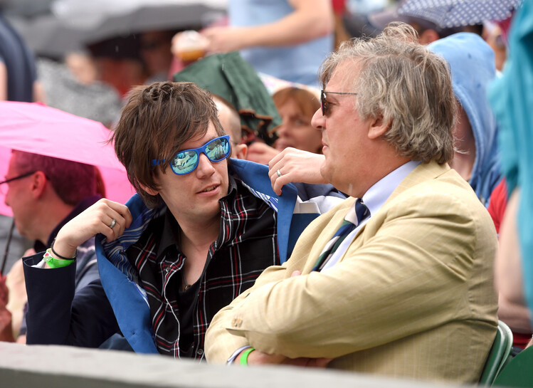 Karwai Tang Fotografie Elliott Spencer and Stephen Fry At Wimbledon 2015, Karwai Tang, 40 × 30 cm