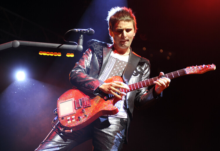 Tim Mosenfelder Fotografie Matthew Bellamy of Muse at 105's Not So Silent Night 2009, Tim Mosenfelder, 40 × 26.7 cm