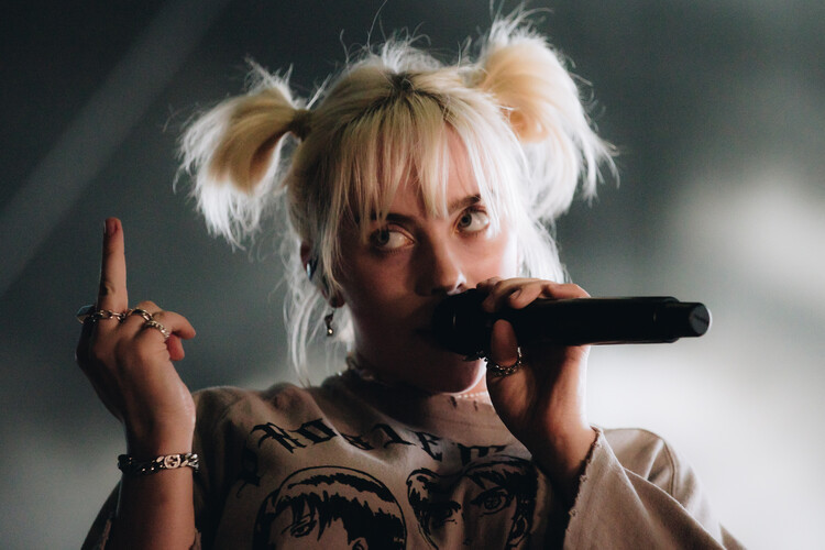 Rich Fury Fotografie Billie Eilish at ACL Music Festival 2021, Rich Fury, 40 × 26.7 cm