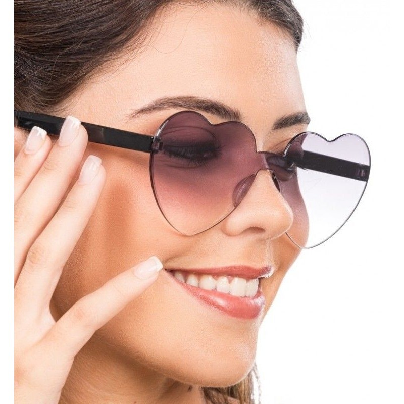 Brýle černé plastové ve tvaru srdce